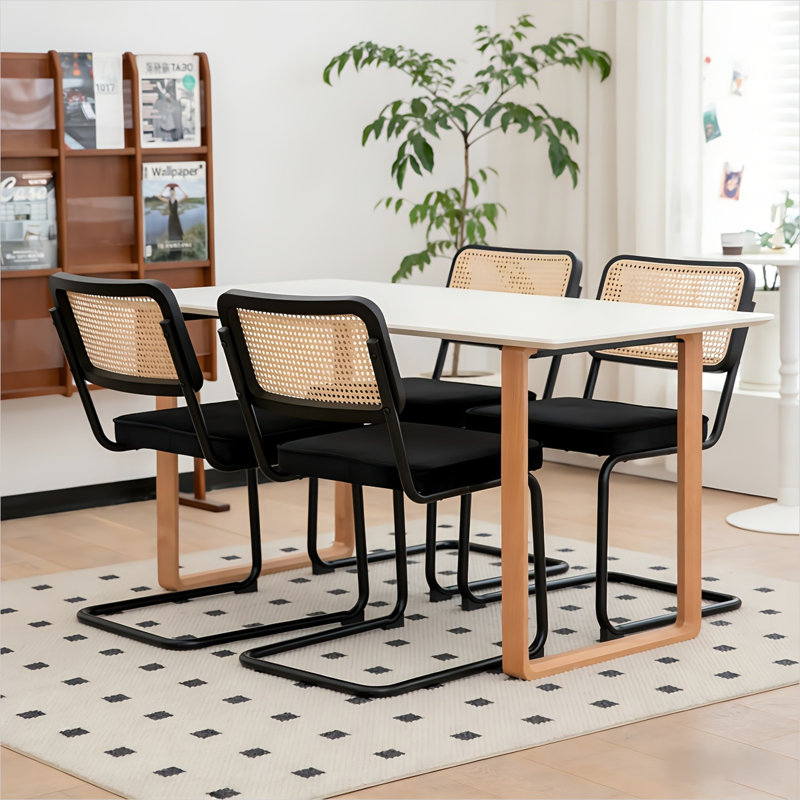 Ensemble de 4 chaises d'appoint rembourrées en velours avec dossier en rotin tissé à la main, noir classique, pieds chromés, empilables