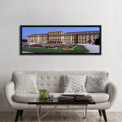 «Schonbrunn Palace Garden at Schonbrunn Palace, Vienna, Autriche», reproduction de photo sur toile