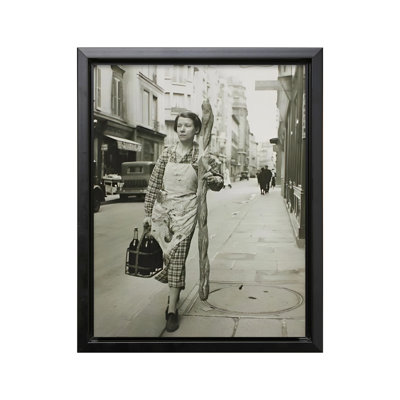 Femme avec baguette