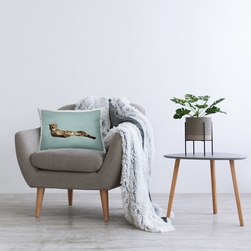 Coussin décoratif Royal Lounging Cheetah par Amelia Noyes