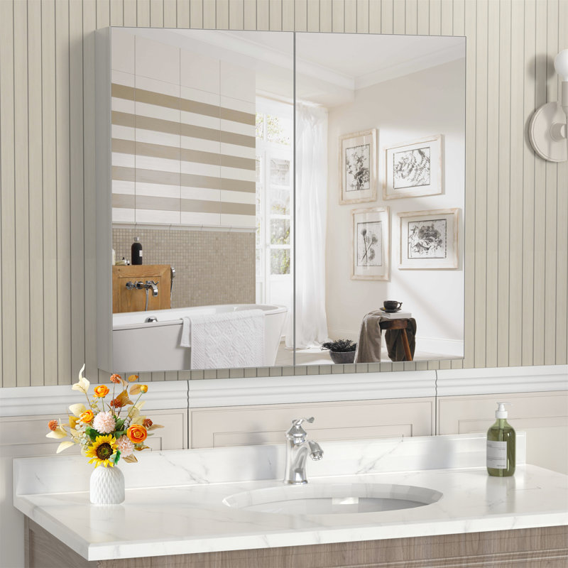 Pharmacie 32 po x 28 po avec miroir pour salle de bain