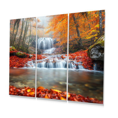 «Yellow Autumn Mountain Waterfall Long View - Waterfall», ensemble d'art mural