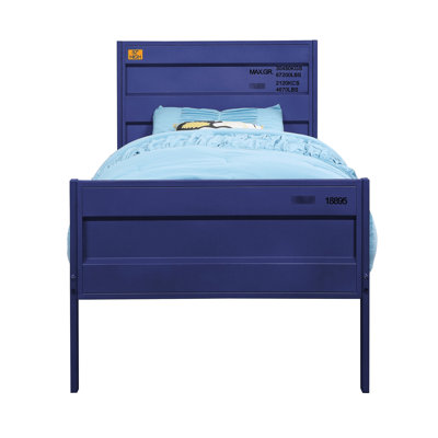 Lit plateforme en fer bleu pour chambre simple avec look minimaliste dans un cadre en métal attrayant et une apparence épurée