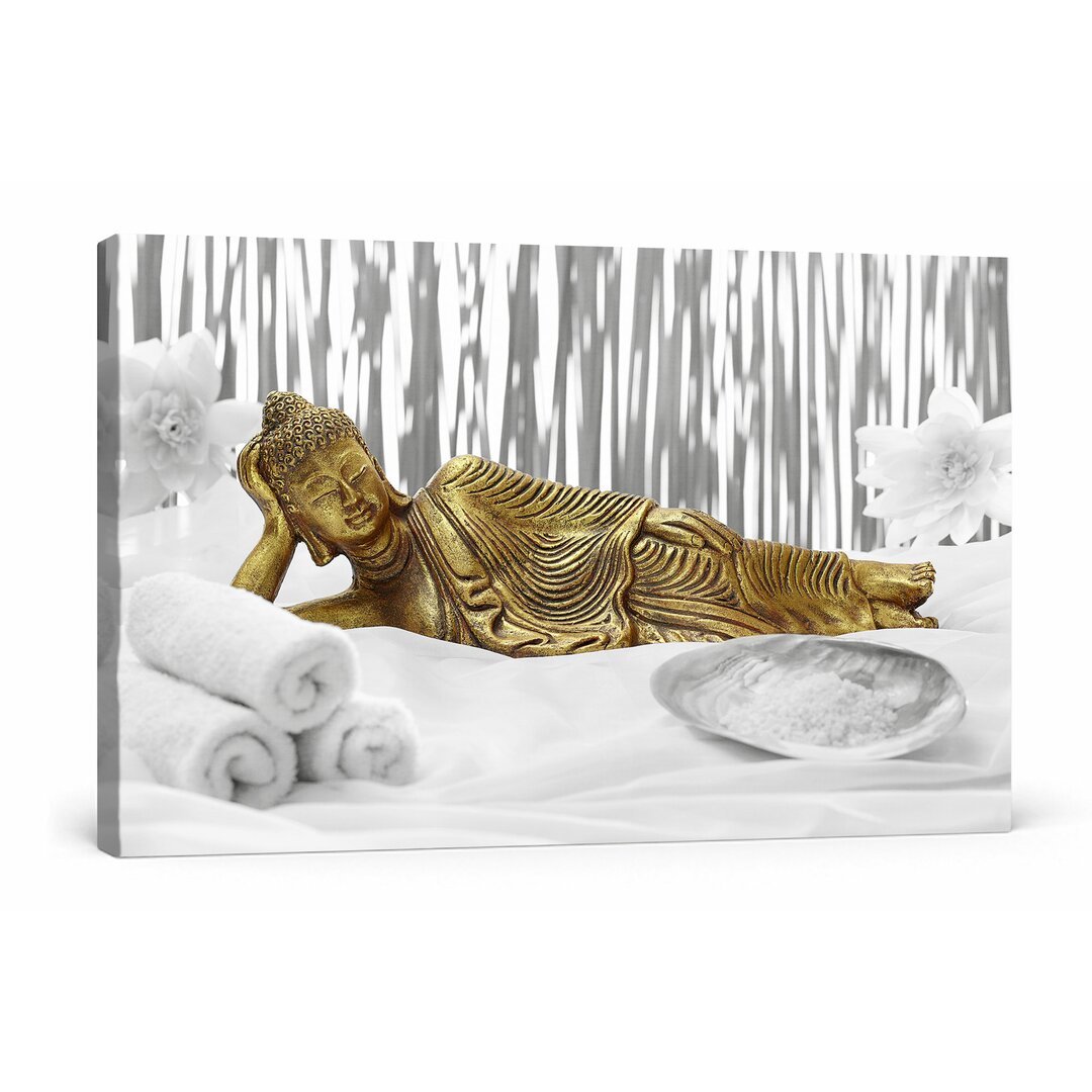 Leinwandbild Goldener Buddha auf Handtuch