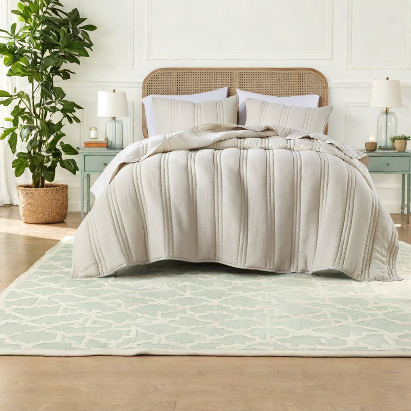 Comfortable Antimicrobial Bedding Sets, Polyester Quilt With Rustic Design