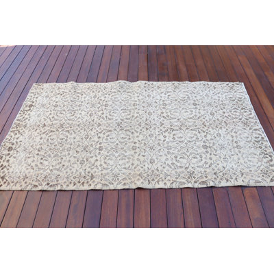 Tapis beige beige Oushak avec un design antique rétro, idéal pour décorer une maison de campagne et rehausser les couloirs avec une ambiance anatolienne nomade naturelle