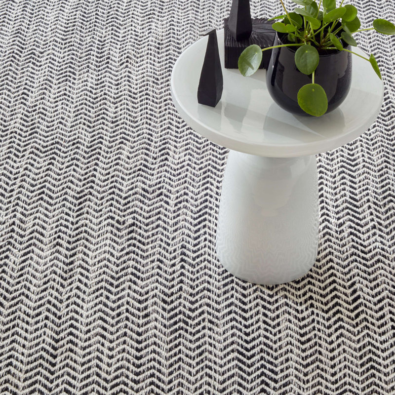 Coastal Black Handwoven Indoor/Outdoor Rug, Rectangle 2' x 3'