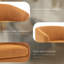 Fauteuil pivotant Frankie en velours côtelé orange capitonné avec base en bois massif-932401101