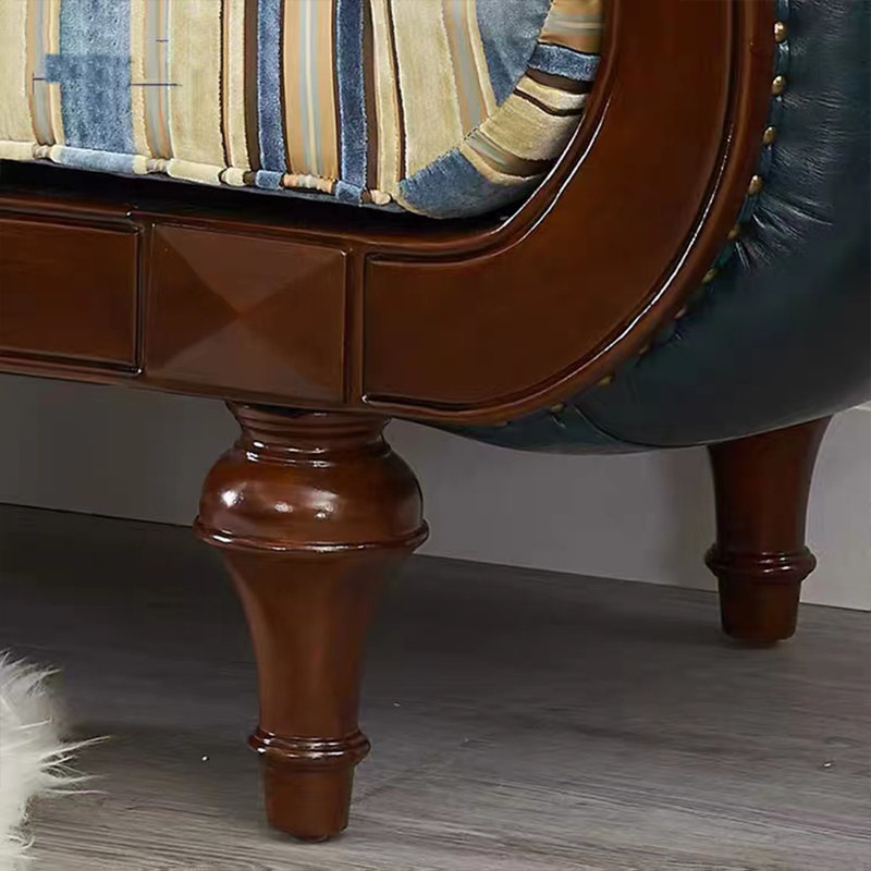 Fauteuil rétro léger et luxueux, Orienté à gauche (vu de face)