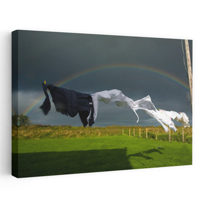 Arc-en-ciel, ciel orageux et corde à linge, comté de Bunmahon, Waterford, Irlande, paysage contemporain abstrait, art naturel
