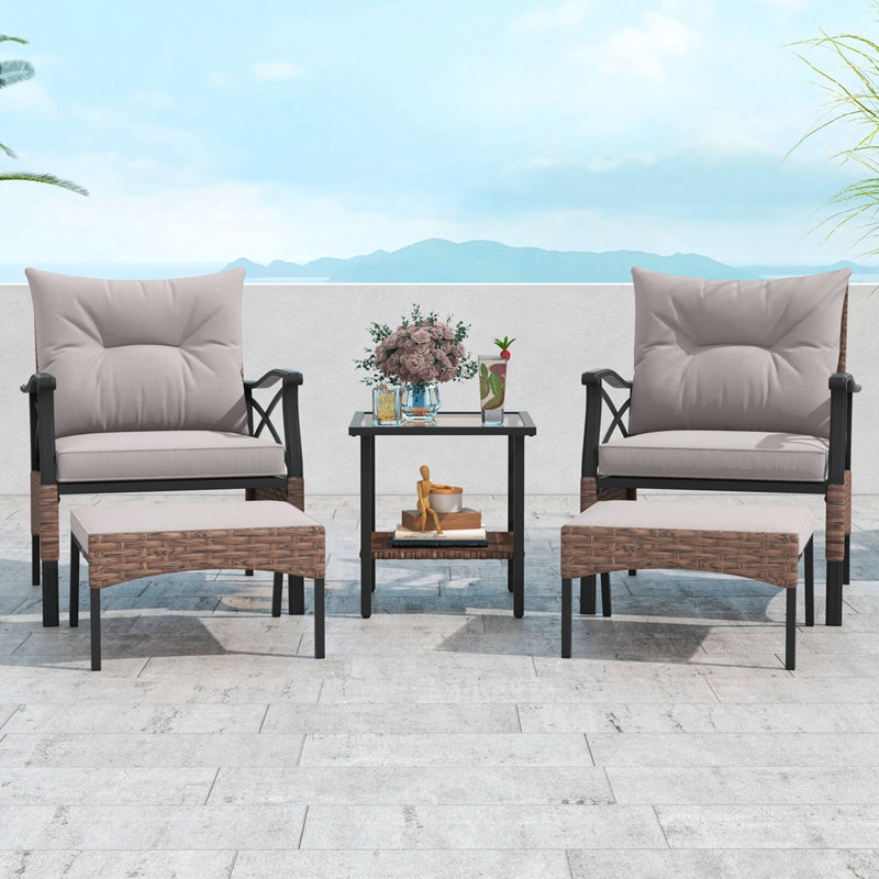 Ensemble de meubles de patio 5 pièces Winston Porter avec table basse à 2 niveaux et 2 coussins de repose-pieds inclus