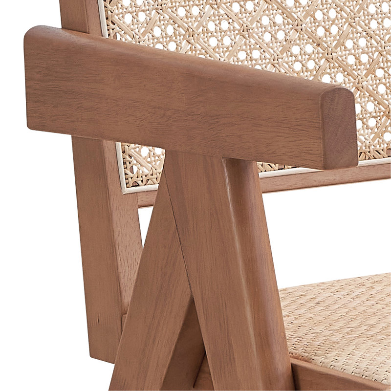 Chaise d'appoint naturelle avec siège respirant pour un look frais dans la maison, dossier beige moderne et cadre en bois élégant