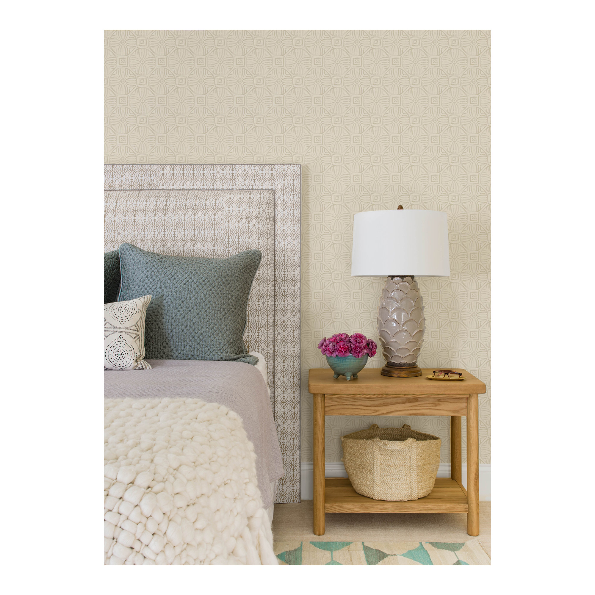 Suniti Prepasted Medallions Wallpaper, Ivory