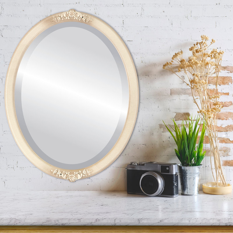 OVALCREST - Miroir mural ovale biseauté pour la décoration intérieure - Style Athena - Abat-jour argenté - Dimensions extérieures 18 x 22