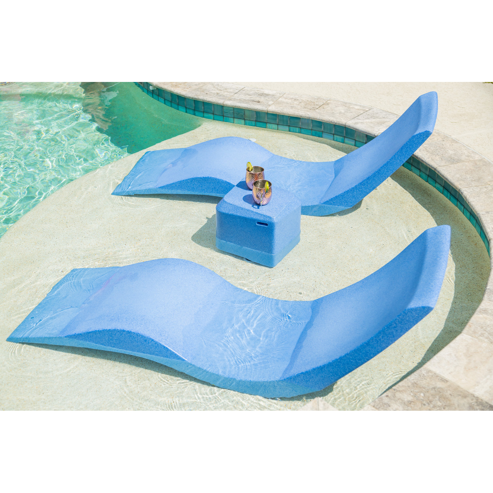 In-pool Chaise Lounger for 0-9 In. of Water, Blue