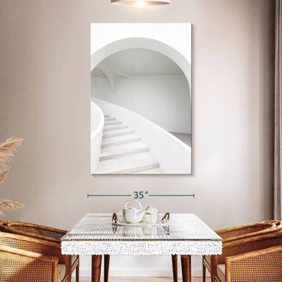 Escalier blanc immaculé