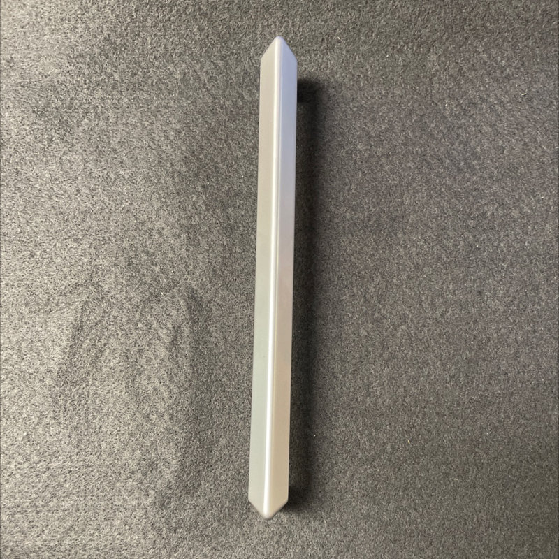 Poignée en angle 6 5/16 po Avante, Chrome