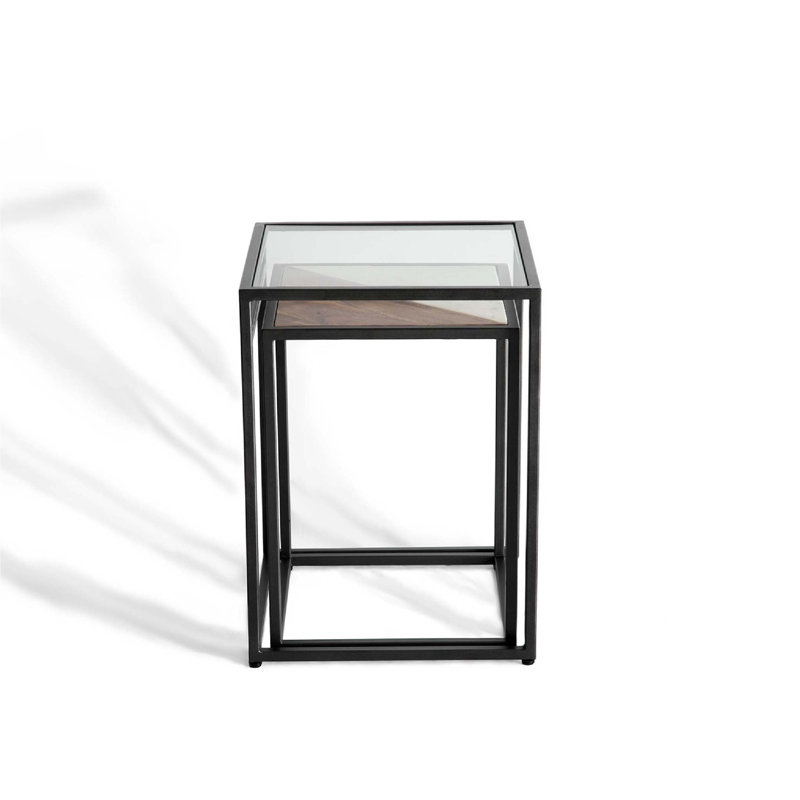 Table gigogne avec plateau en verre et pieds en métal