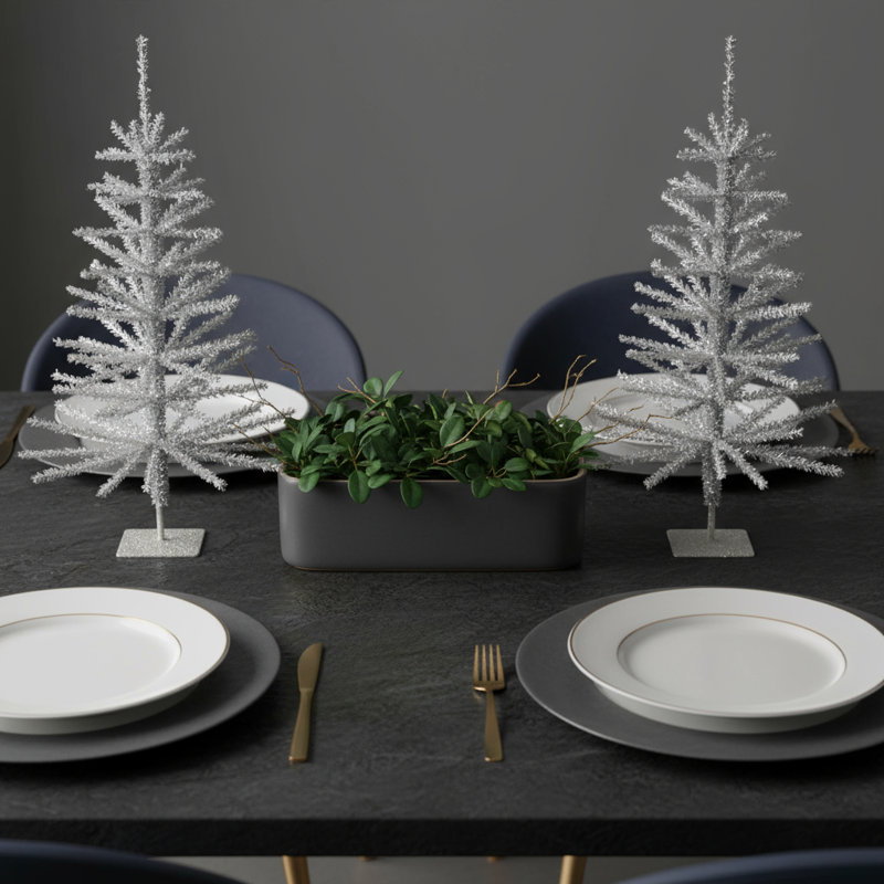 Ensemble de deux sapins de Noël clairsemés argentés