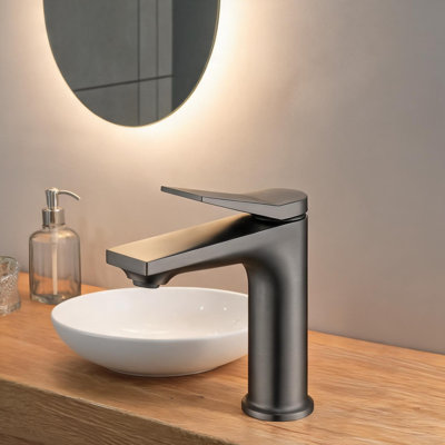 Robinet de salle de bain à poignée simple en métal gris neutre avec levier moderne, montage sur plateau 1,5 GPM
