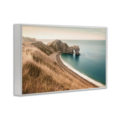 «Beach with Arched Cove», estampe numérique par Nataly White