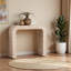 Table Floryn avec silhouette de cascade en toile de ramie naturelle tissée, H 31,32 po x l 35,76 po x P 11,83 po
