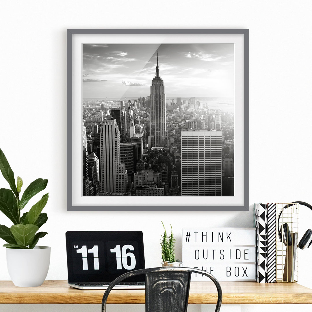 Gerahmtes Papierbild Skyline von Manhattan