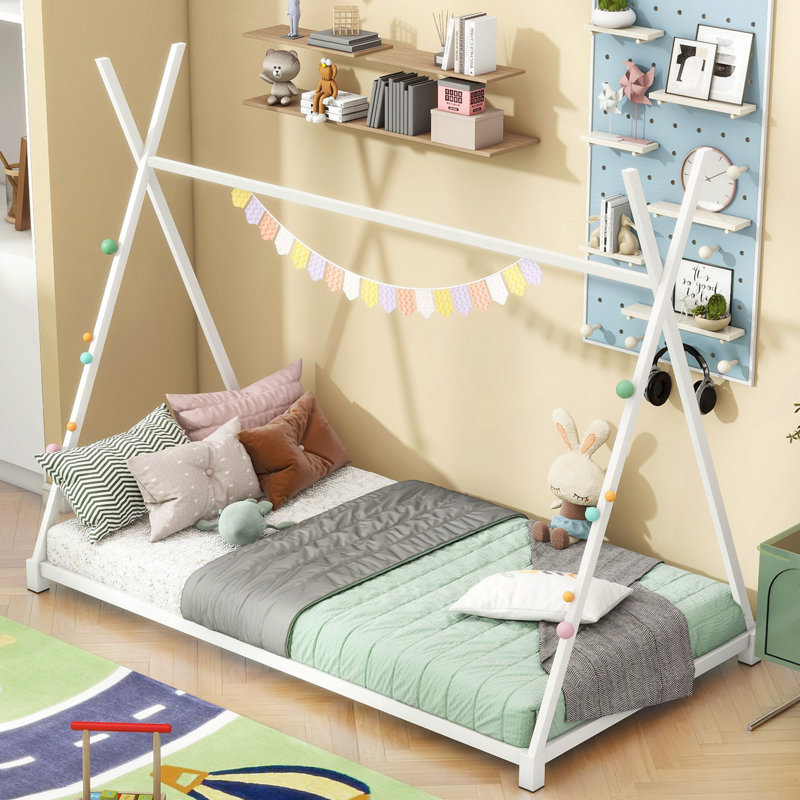 Lit plateforme en métal avec structure triangulaire, Blanc