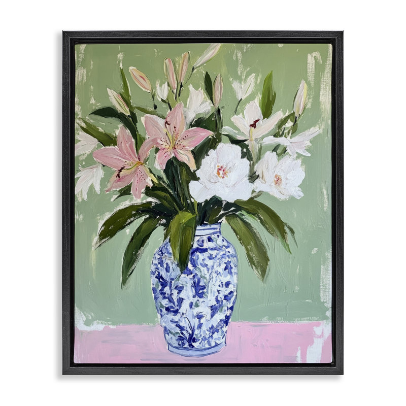 Bouquet de lys dans un cadre flottant dans un vase chinois, design par Petal Prints Design, H 21 po x l 17 po