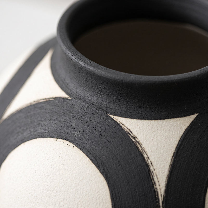 Vase en résine peinte à la main Wabi-Sabi, vase décoratif en cercle abstrait noir et blanc de 13 po, centre de table console de campagne moderne