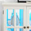Vitrine avec portes en verre et tablettes réglables pour objets de collection-107220722