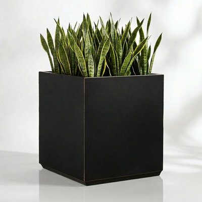 Pinsky Metal Planter Box