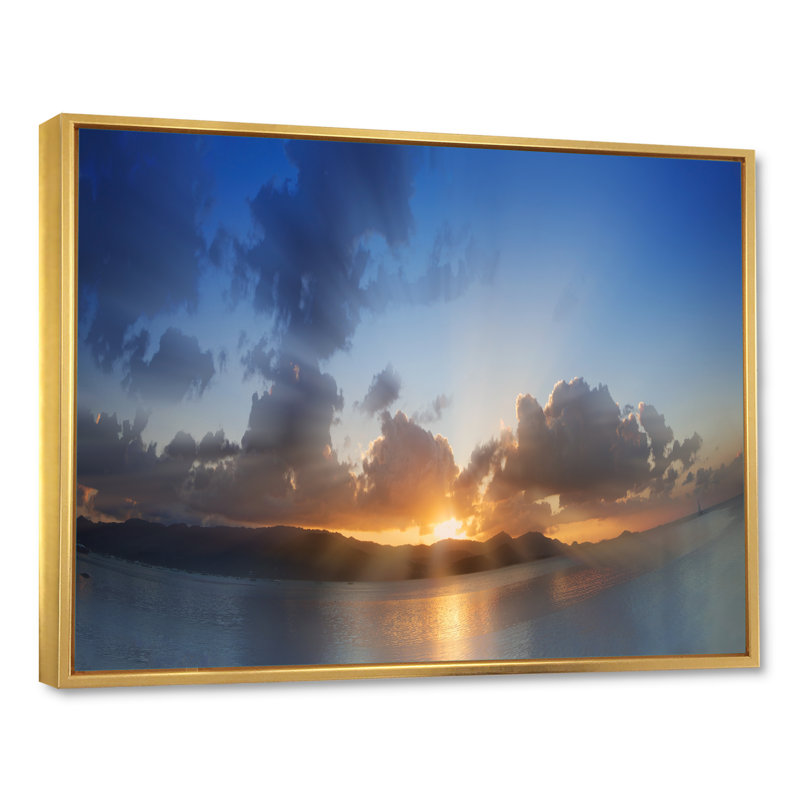 Dramatic Tropical Beach Sunset II - peinture sur toile, H 30 po x l 40 po x P 1,5 po, Cadre flottant doré