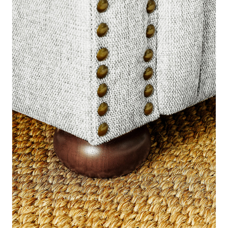 Canapé Chesterfield capitonné à 3 places avec accoudoirs à volutes et têtes de clou