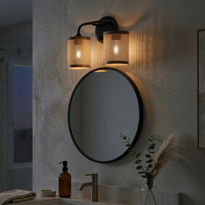 Éclairage pour meuble-lavabo de salle de bain 2 lumières en rotin, applique murale double en métal noir mat avec abat-jour cylindrique en rotin, applique murale de style bord de mer pour miroir de salle de bain