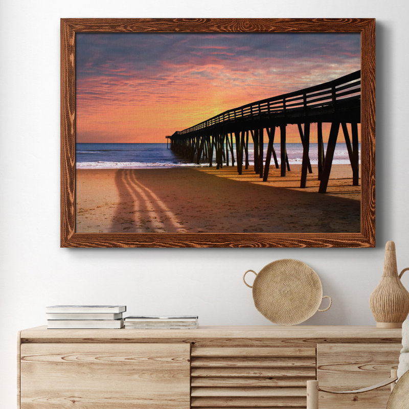 VA Beach Pier - Photographie avec cadre photo, H 31,5 po x l 23,5 po x P 1,5 po, Papier avec cadre érable