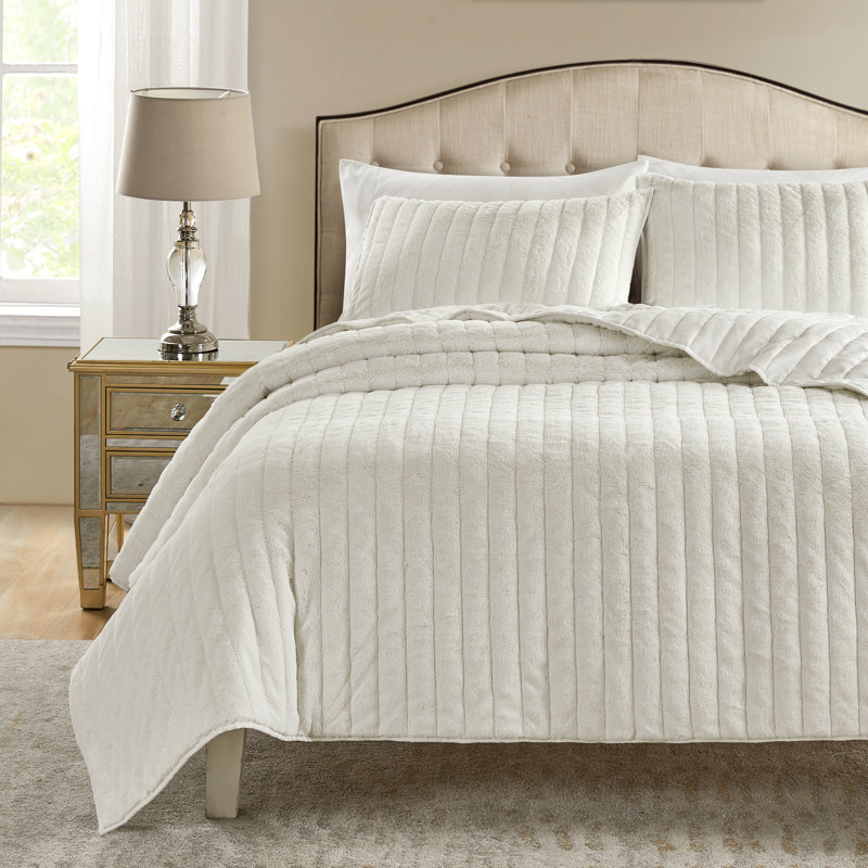 Ensemble de courtepointe géométrique en fausse fourrure, Double/Grand et 2 taies décoratives standard, « Sour Cream »