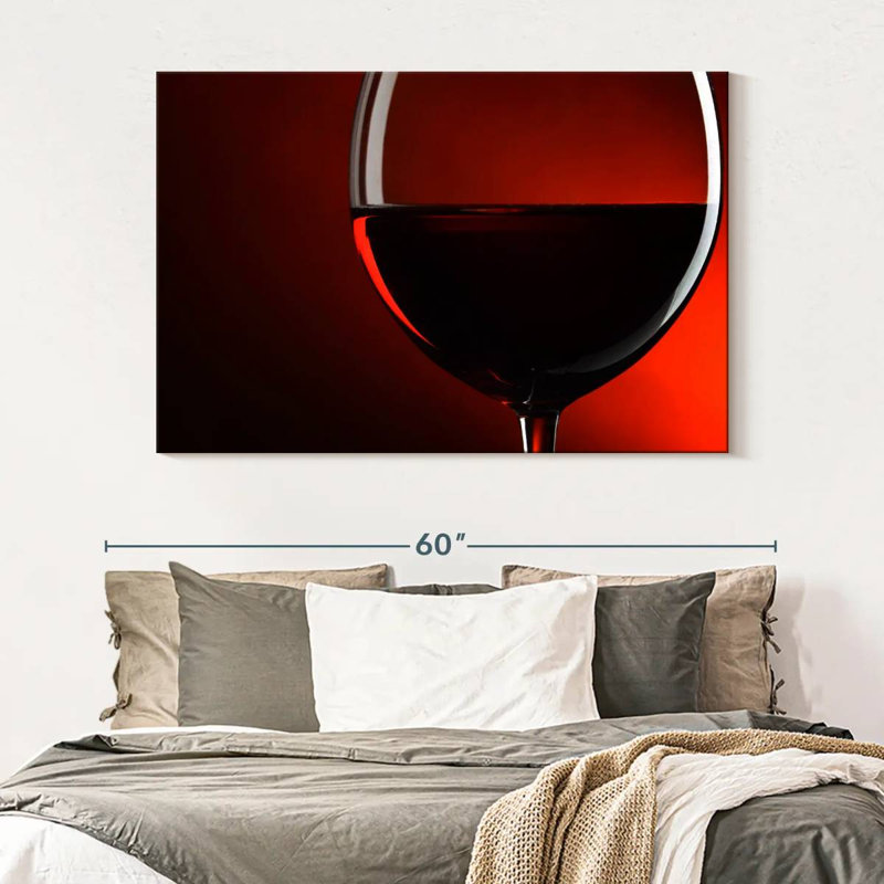 Yarlin Red Wine Glass Silhouette