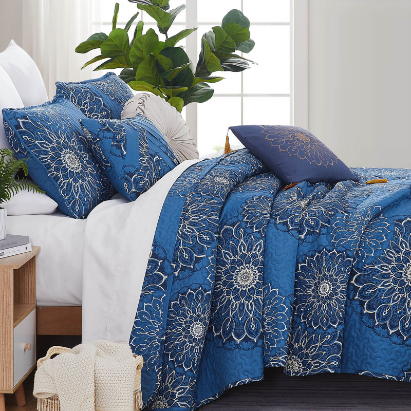 Midnight Floral Collection Microfiber 6 Piece Oversized Quilt Set by Southshore Fine Linens, Black