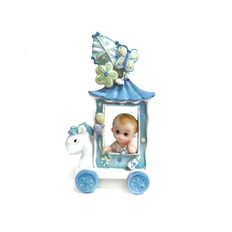 Garçon-bébé sur un chariot Pace