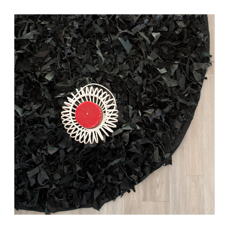 Tapis noir II, 2 pi 3 po x 4 pi