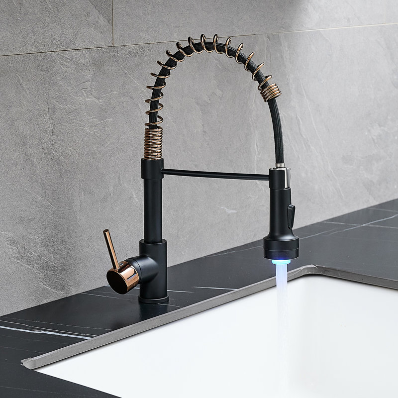 Robinet d'évier de cuisine à DEL avec poignée rétractable, poignée simple, finition noire et or rose, style contemporain, matériau laiton, bec arqué rotatif à 360 degrés, poignée facile à entretenir
