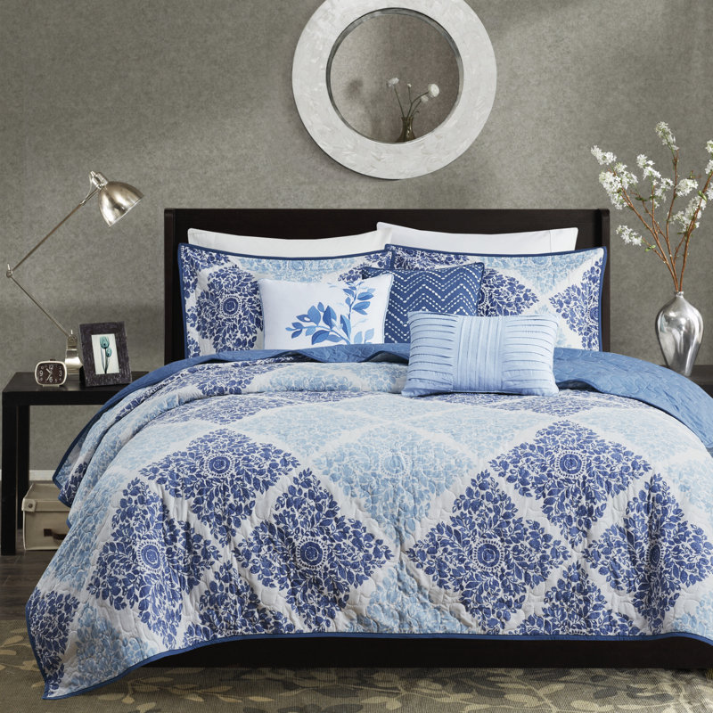 Claire 6 Piece Printed Quilt Set with Throw Pillows, Queen Quilt+2 Standard Shams+3 Throw Pillows, Blue