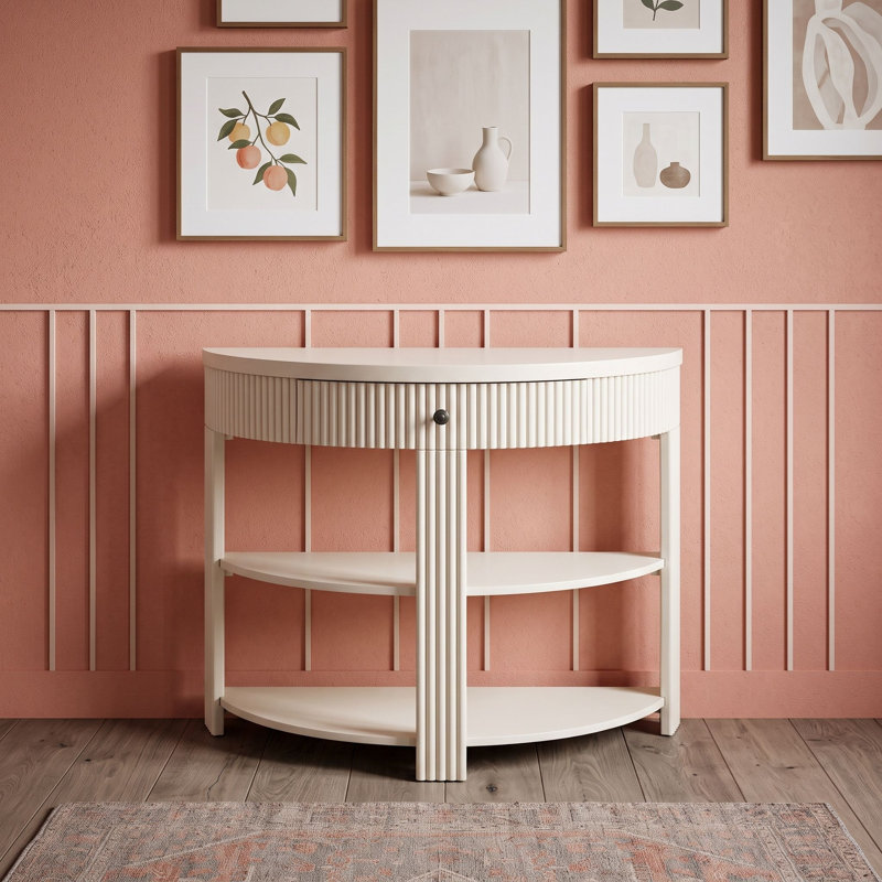 Élégante console demi-lune avec un design cannelé distinctif et un rangement pratique, Crème