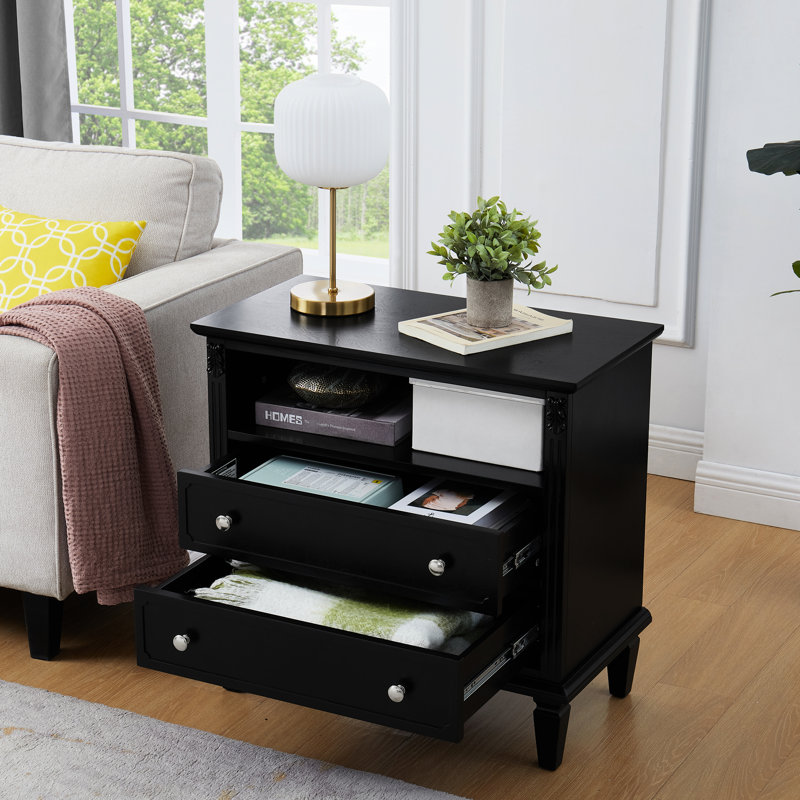 Table de chevet avec option de chargement pour la chambre à coucher - 2 tiroirs et rangement ouvert, pilastres cannelés, pieds en bois massif, zones de rangement de style Mid-Century moderne, look Outlets