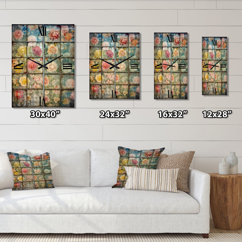 Horloge murale rétro «Elegant Vintage Collage Of Blossoming Roses», Petit