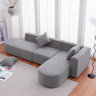 Espace de vie moderne avec siège incurvé faisant face à la droite - Modulaire gris doux