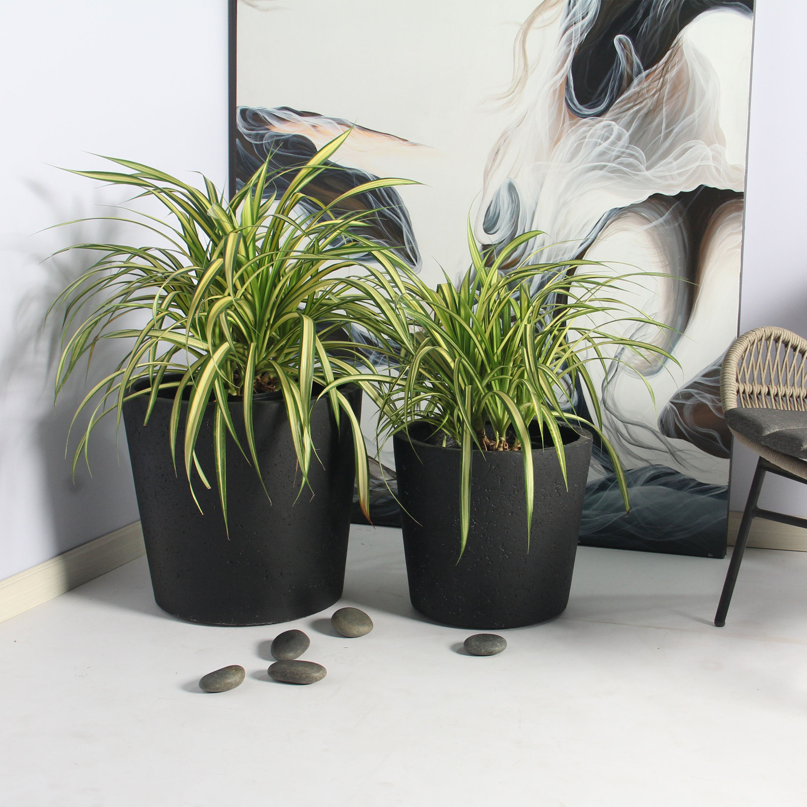 Mariano 19" Pot Planter, Black