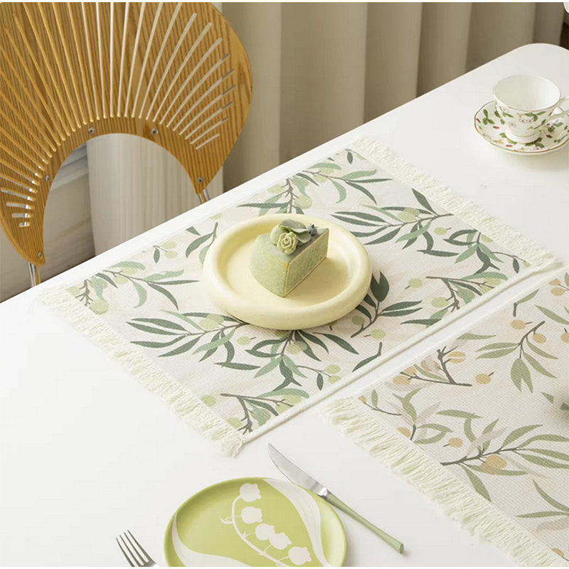 Ensemble de 4 baies vertes et feuilles imprimées avec franges de Botanical Design l 14 po x L 19 po, Vert