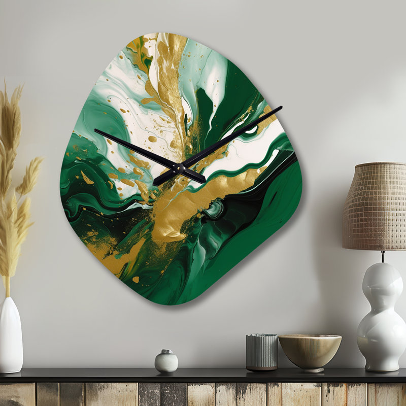 Vert et or liquide Magic II - horloge murale abstraite de forme unique en métal, impression d'horloge murale moderne de forme libre